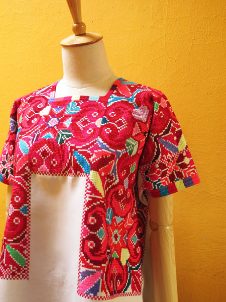メキシコ刺繍ウィピル民族衣装*カラフル幾何学模様のクロス刺繍* 〜*Chiquis*チキッス