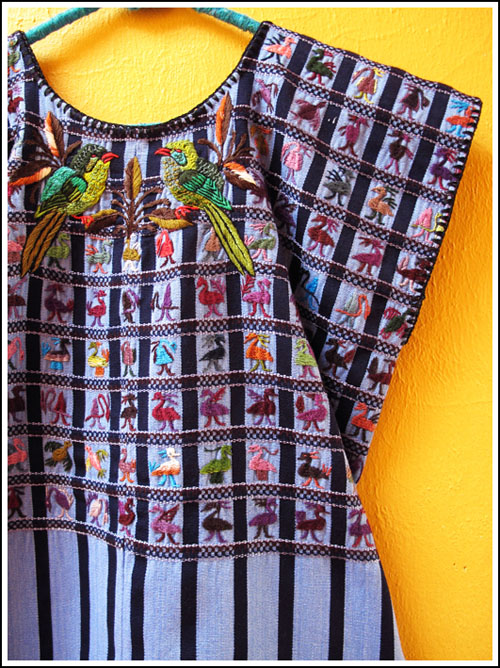 グアテマラ手織り民族衣装鳥刺繍ウィピルワンピース ブルー Chiquis チキッス