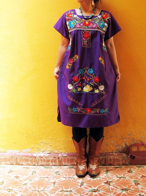 メキシコ定番刺繍ワンピース パープル 白鳥刺繍 Chiquis チキッス