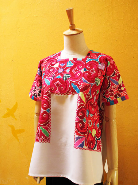 メキシコ刺繍ウィピル民族衣装 カラフル幾何学模様のクロス刺繍 Chiquis チキッス