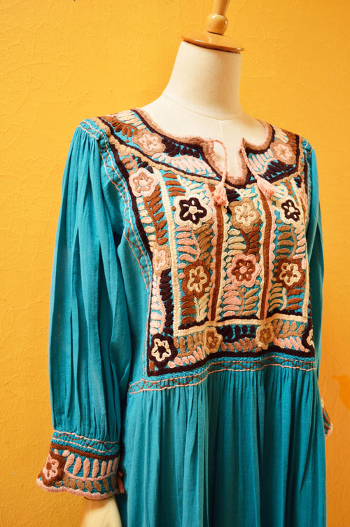 メキシコ刺繍ワンピース*ターコイズブルー×ピンク＆茶系花刺繍