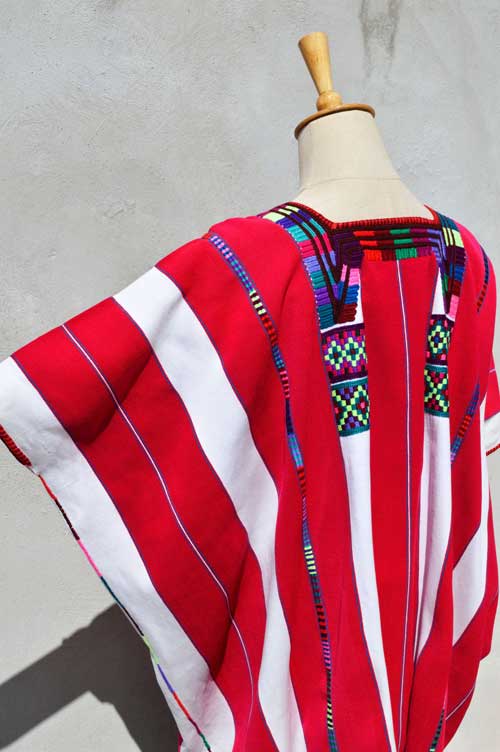 SALE】30%offメキシコ刺繍ウィピル*オクスチュック/赤ピンク/民族衣装
