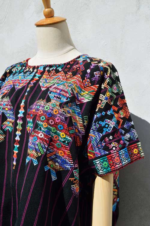 グアテマラ刺繍〜ウィピルポンチョ貫頭衣